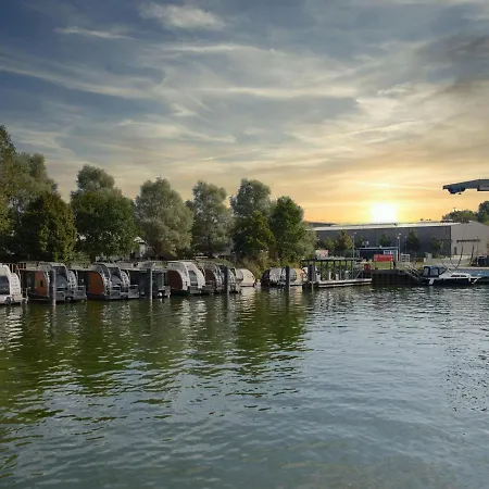 Botel Houseboat On The Dahme *